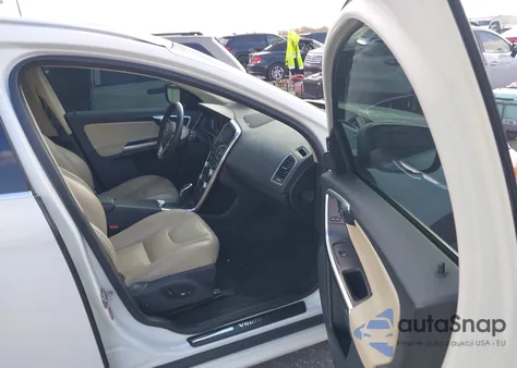 2016 Volvo Xc60 T5 Drive-E Platinum from USA, damaged, VIN YV440MDM7G2909094